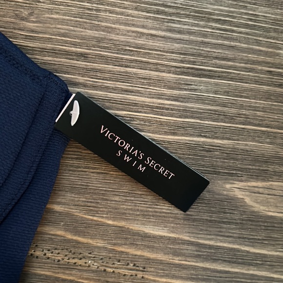 NWT Victoria’s Secret Unlined Swim Top Size 32D - Picture 3 of 6